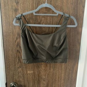 Livi active sports bra size 24